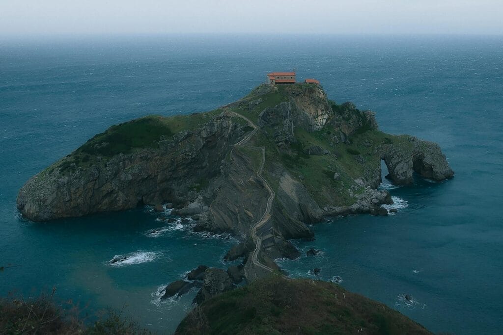 Lugares de Game of Thrones na Espanha - San Juan de Gaztelugatxe - House of Dragon
