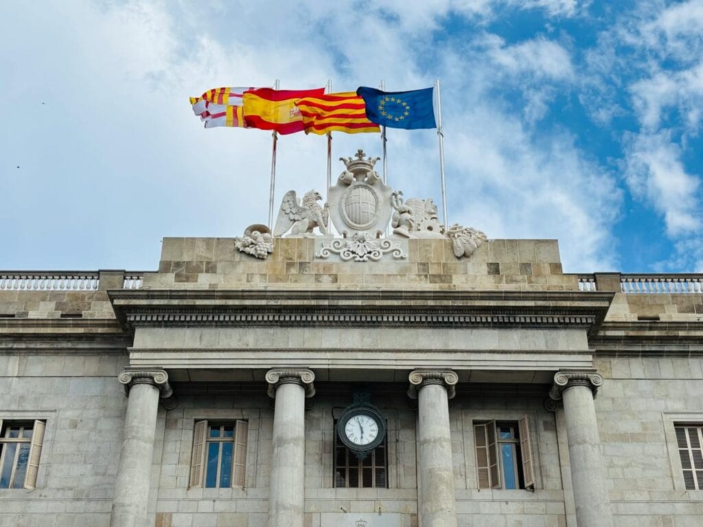 Como um brasileiro pode morar legalmente na Espanha